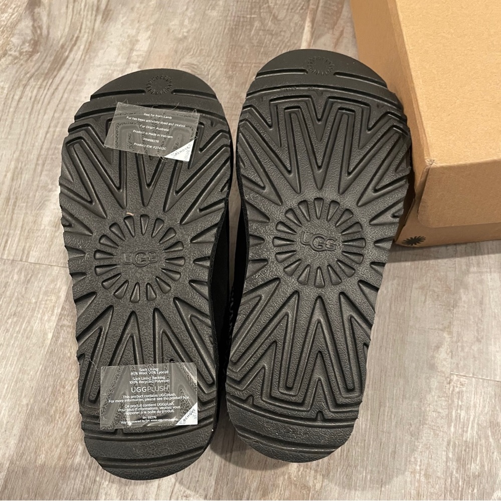 Tasman Ugg in Black Size 7 - Picture 6 of 7